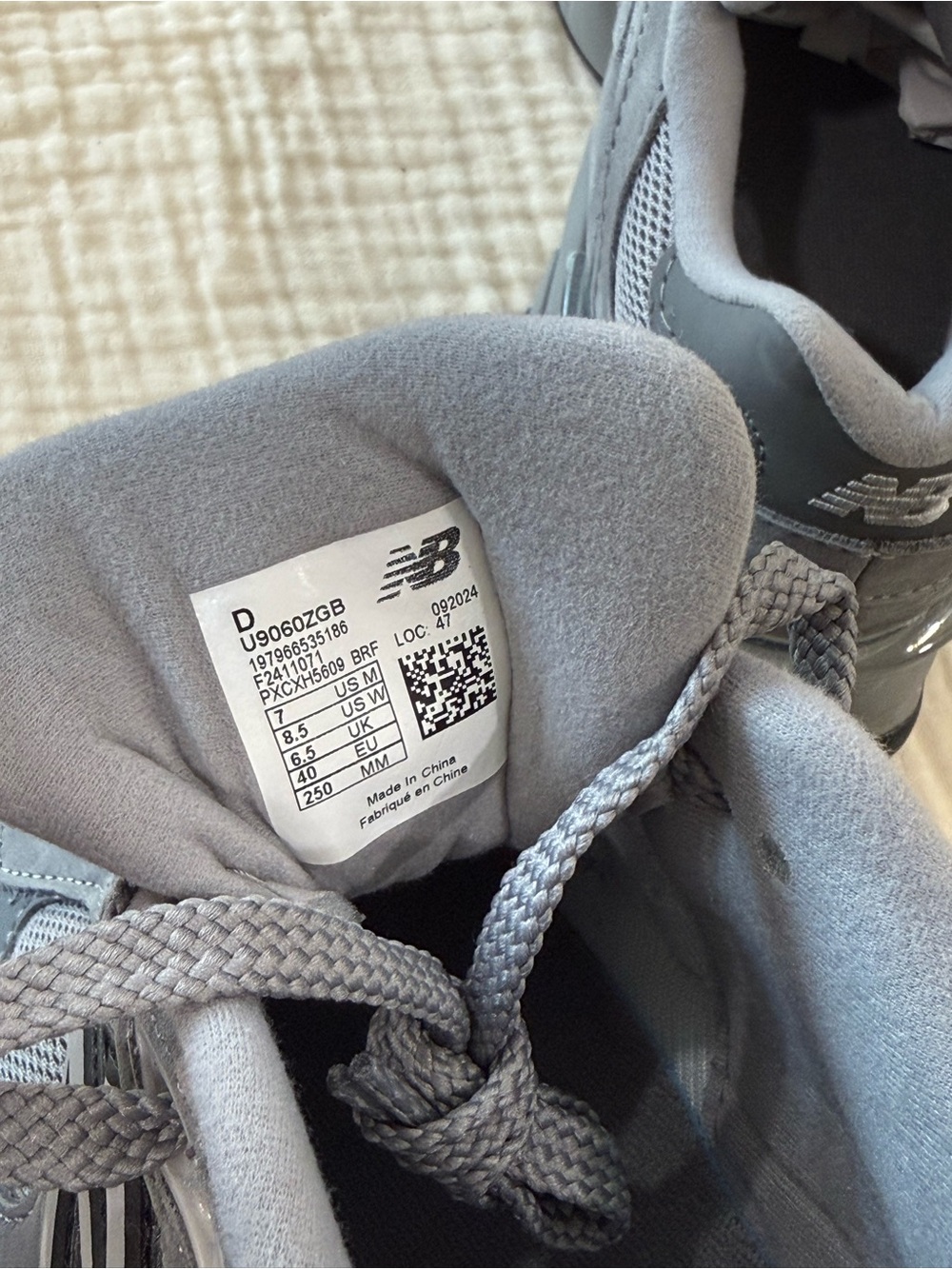 - NEW New Balance 9060 Sneakers BT - Picture 8 of 8